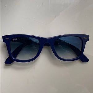 Ray Ban Wayfarer in navy
